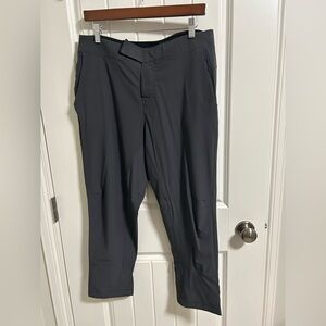 Men’s lululemon athletica Gray pants.